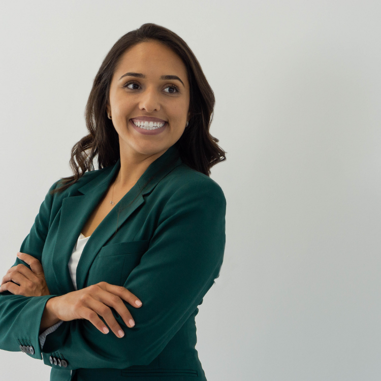 Luisa Santos headshot