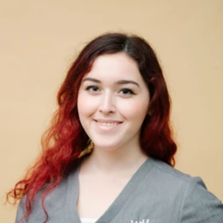 Laura Sniper headshot